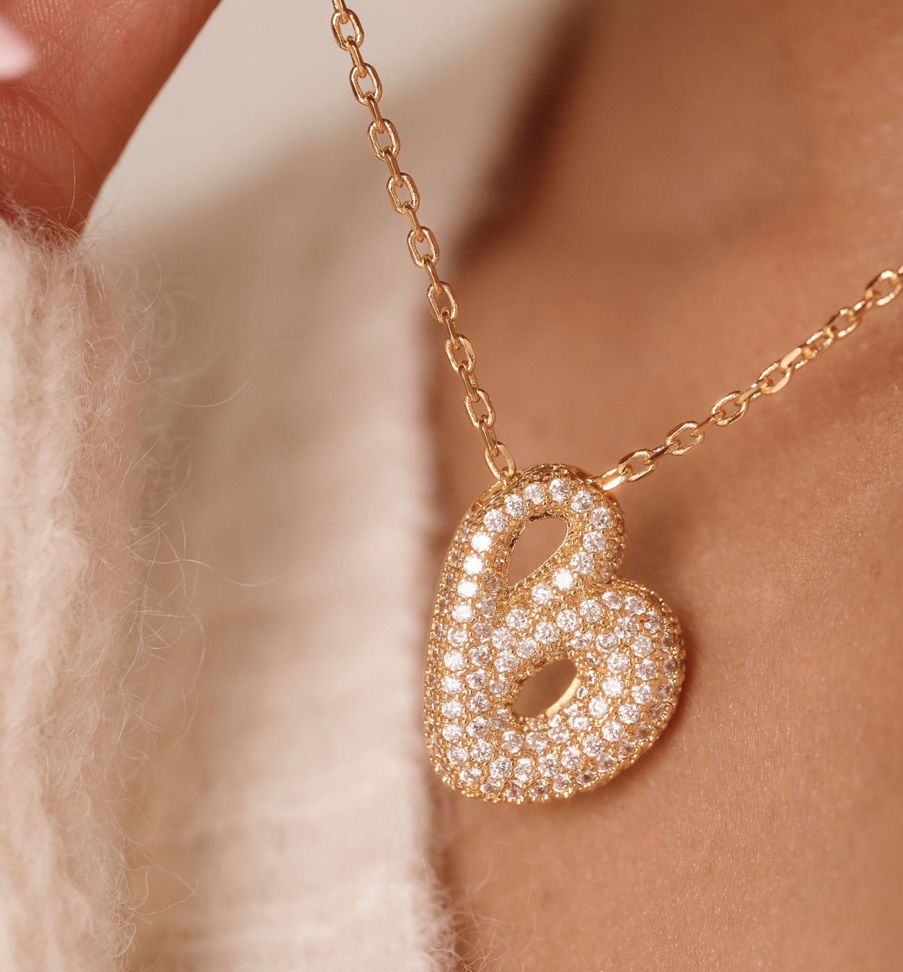 Naszyjnik złocony z literą B wysadzaną cyrkoniami - By Dziubeka