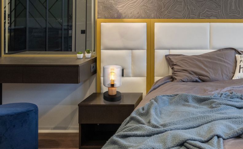 Globo Lighting Aleidis lampa stołowa 1x25 W czarna/przydymiona 15768T