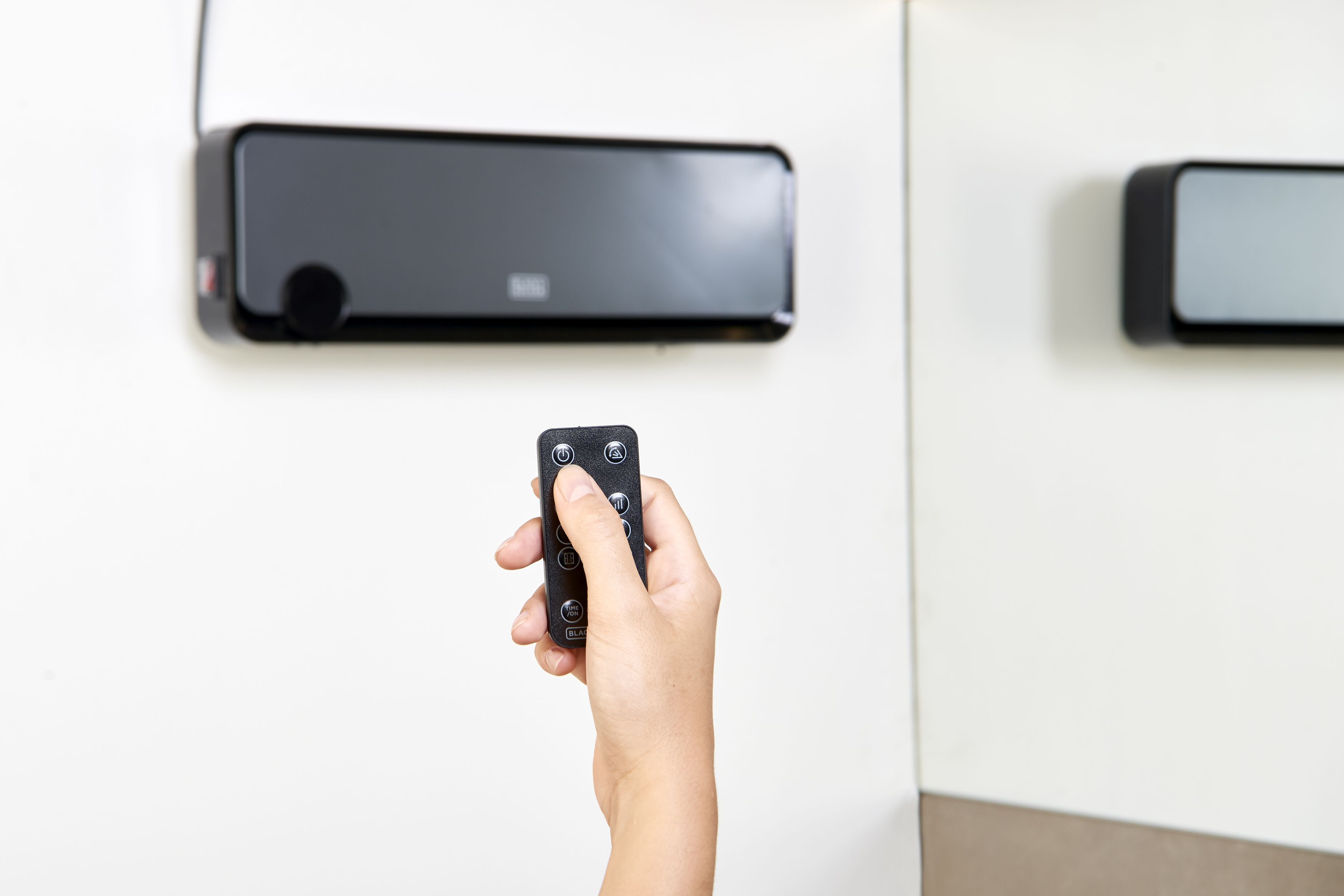 Black+Decker BXWSH2000E grzejnik naścienny 1000-2000 W PTC czarny ES9350010B