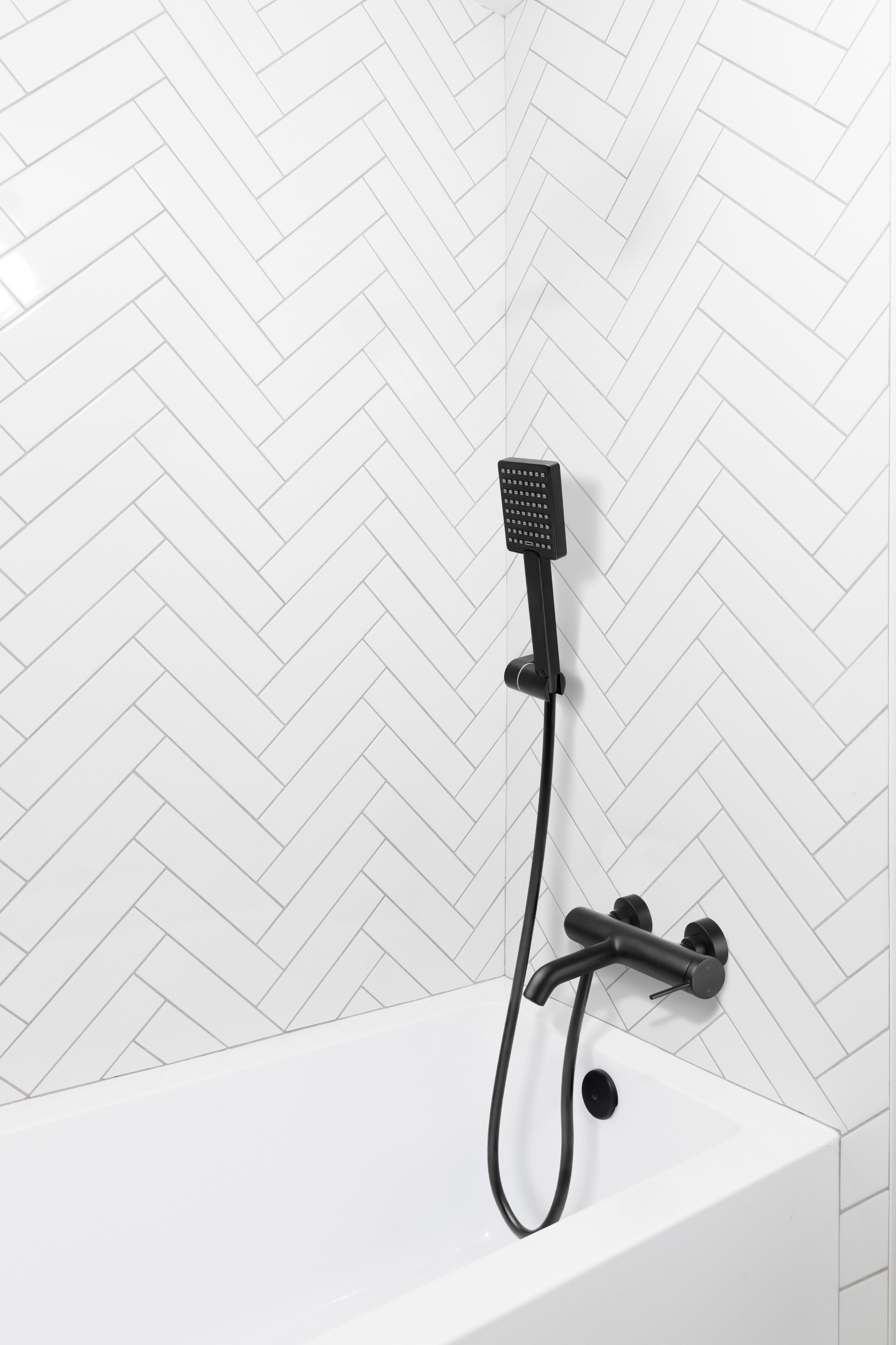 Invena Kalitea bateria wannowo-prysznicowa ścienna czarny BW-72-004