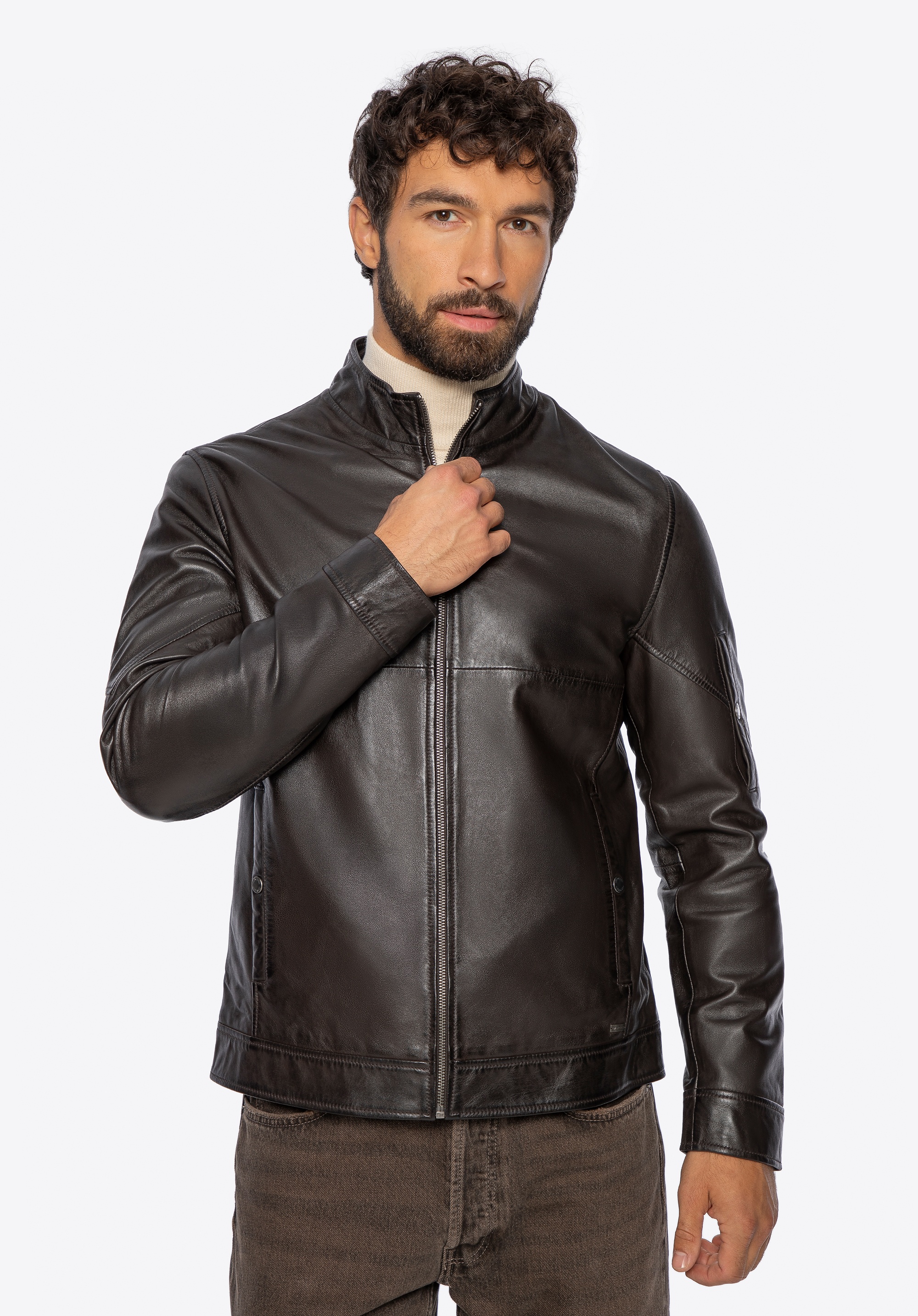 Męska kurtka ze skóry owczej z kieszenią na rękawie ciemny brąz