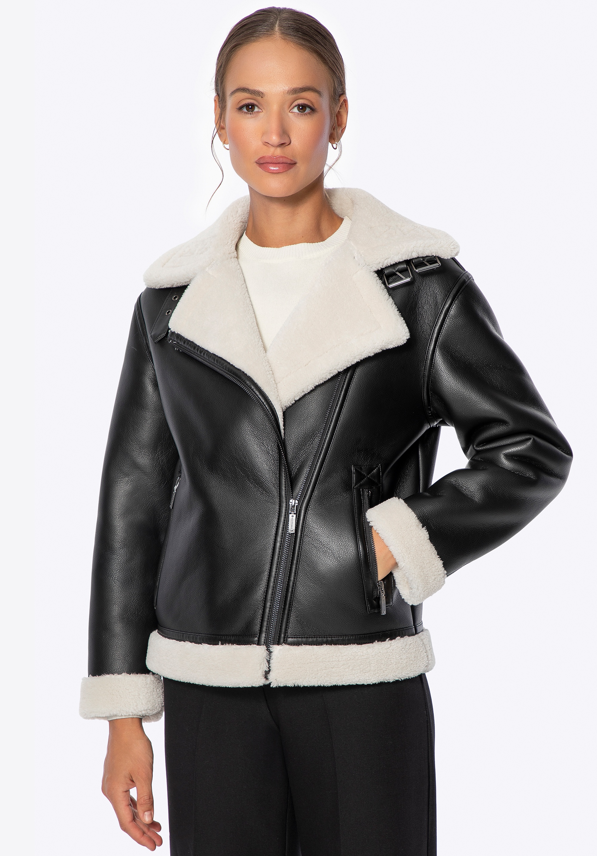 Damska kurtka oversize z imitacji skóry licowej czarna