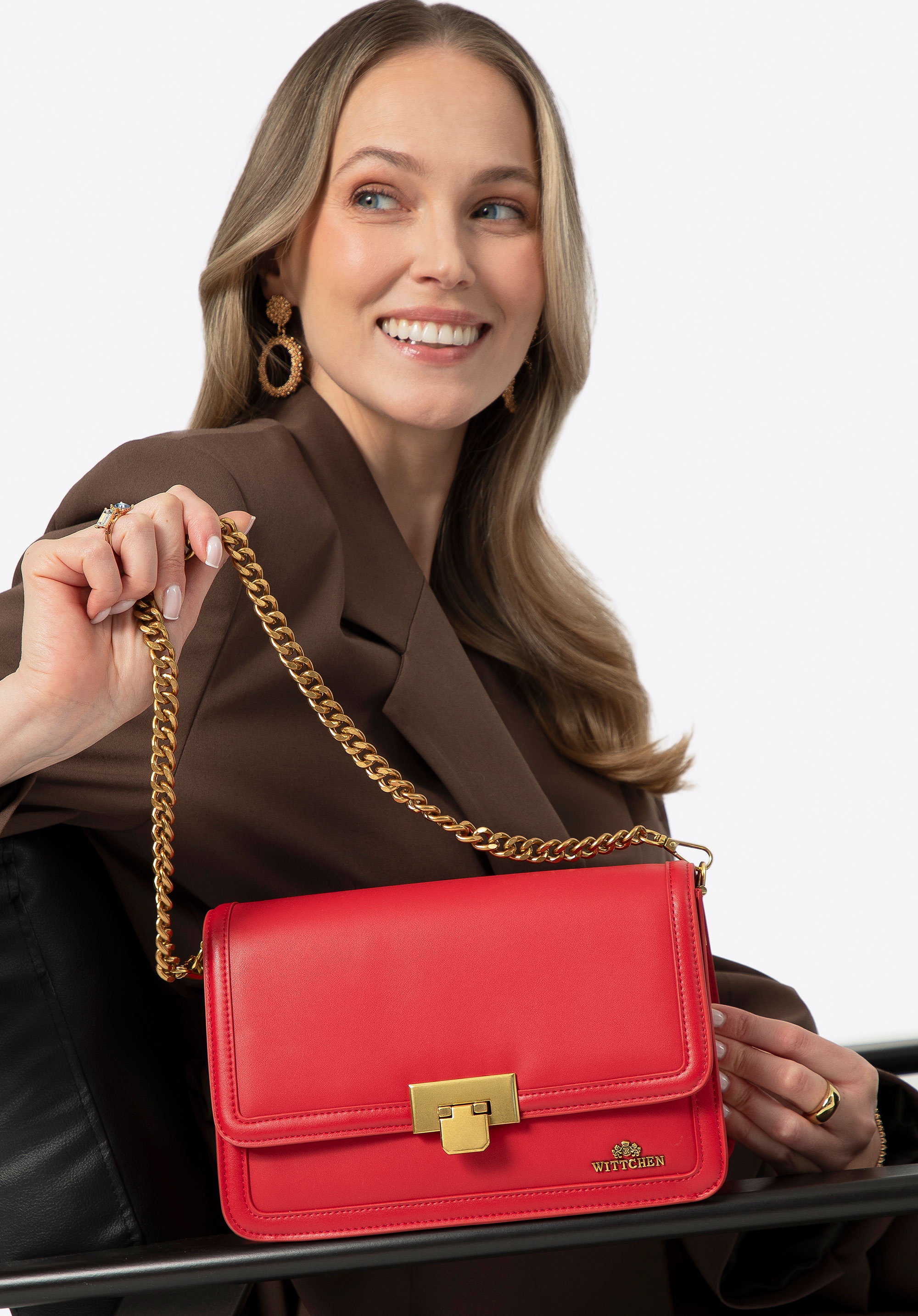 Dodatkowy rabat 25% - Skórzana crossbody z odpinanym łańcuszkiem czerwona