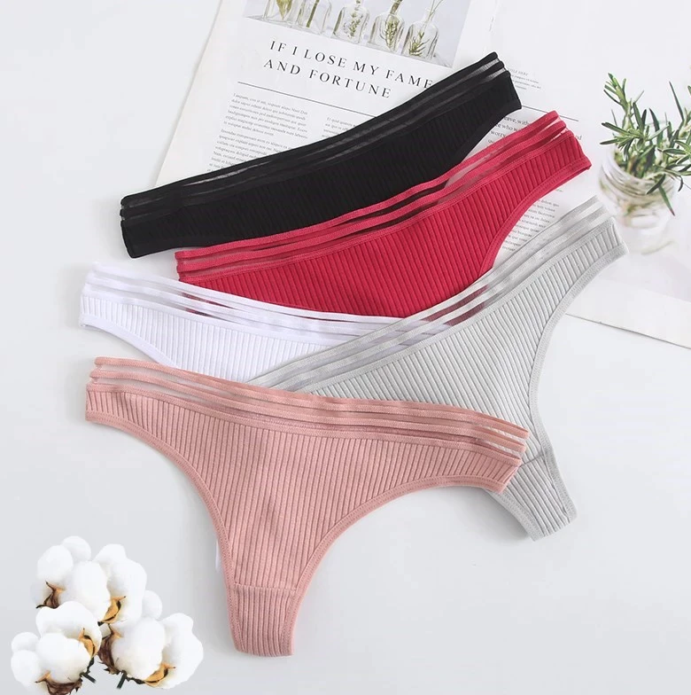 Zestaw 3 par stringów damskich prążkowanych 015