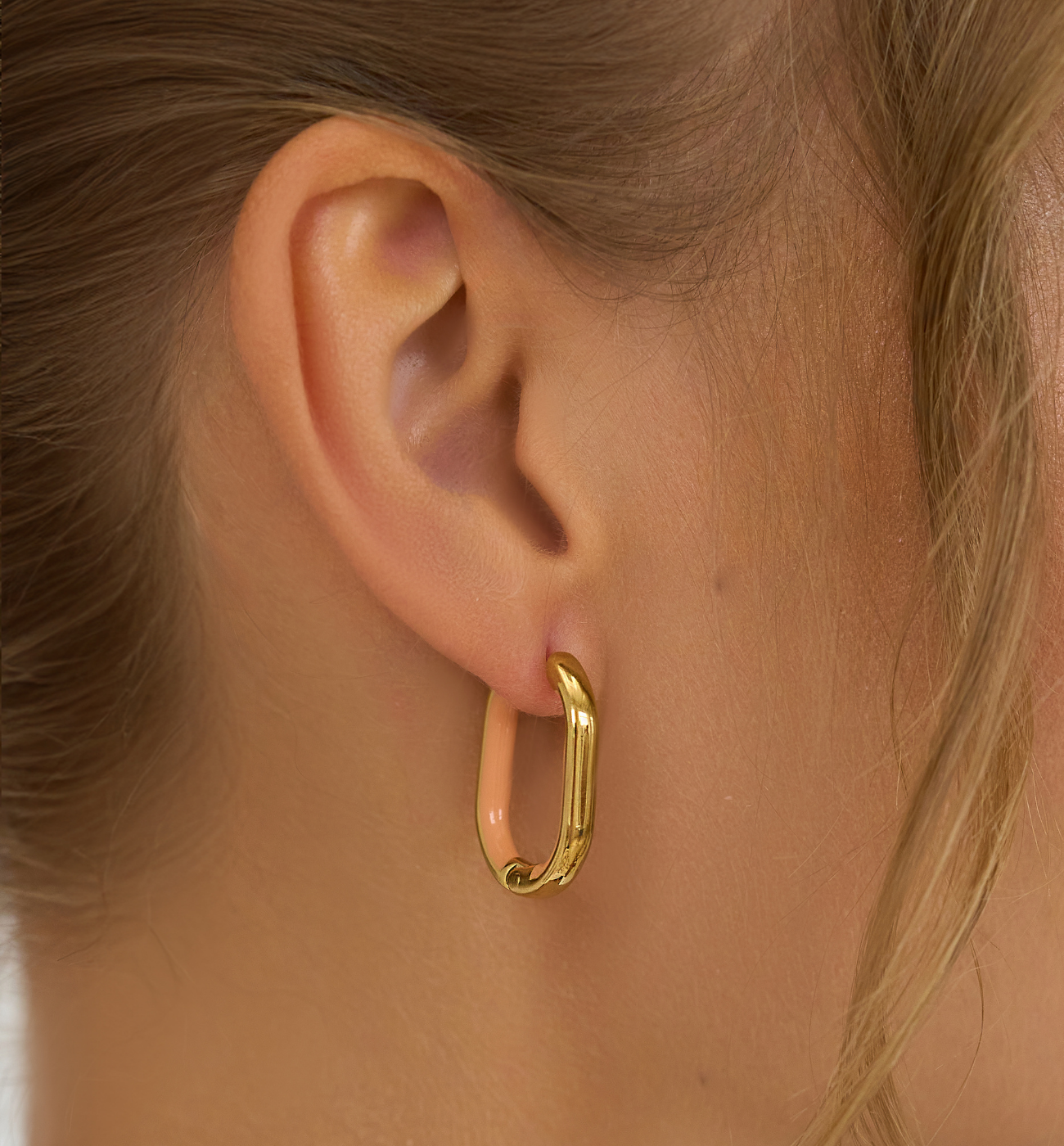 Kolczyki złote z brzoskwiniową emalią Tamala - By Dziubeka