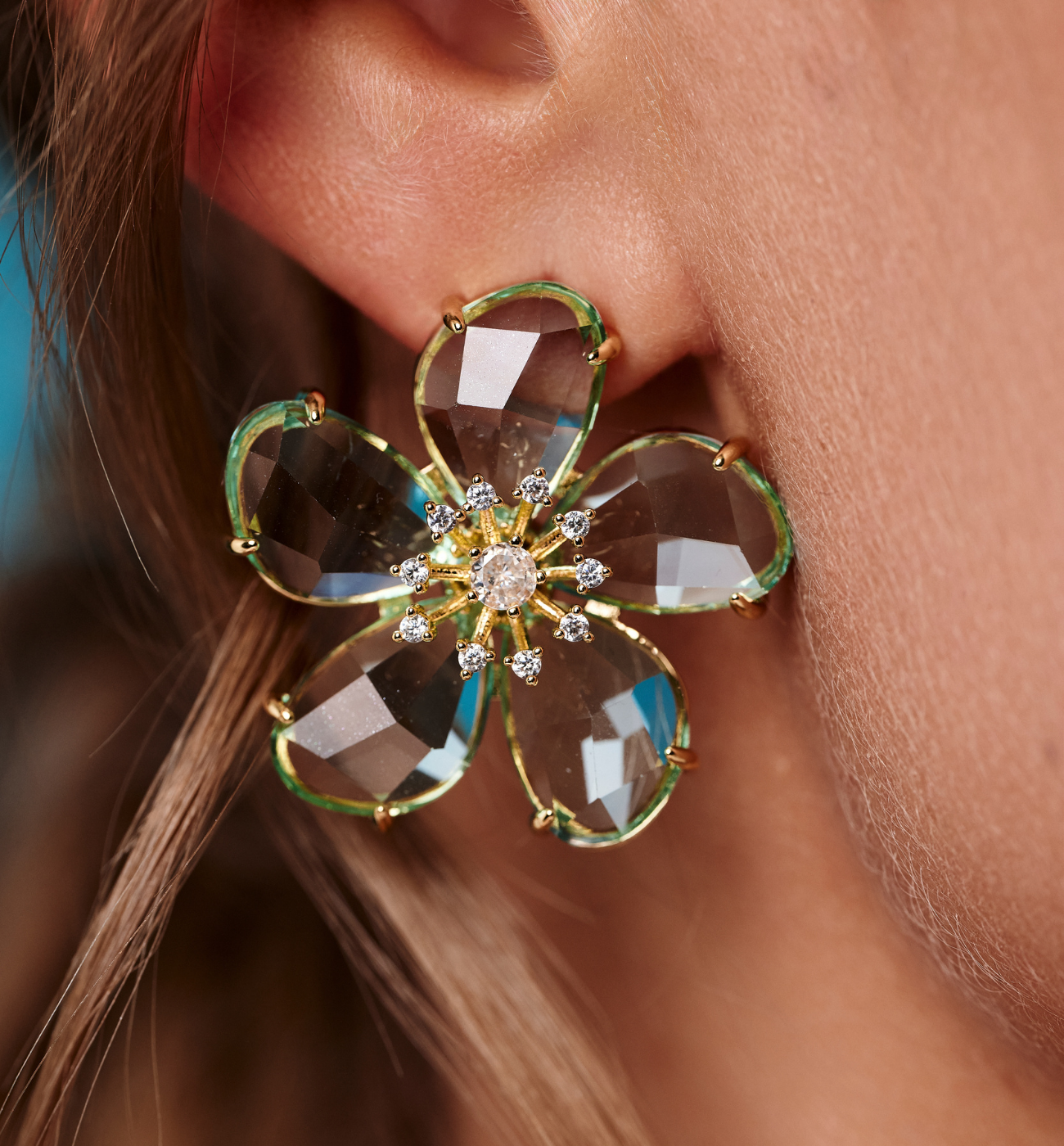 Koczyki kwiatki z błękitnymi kryształami KSS2010