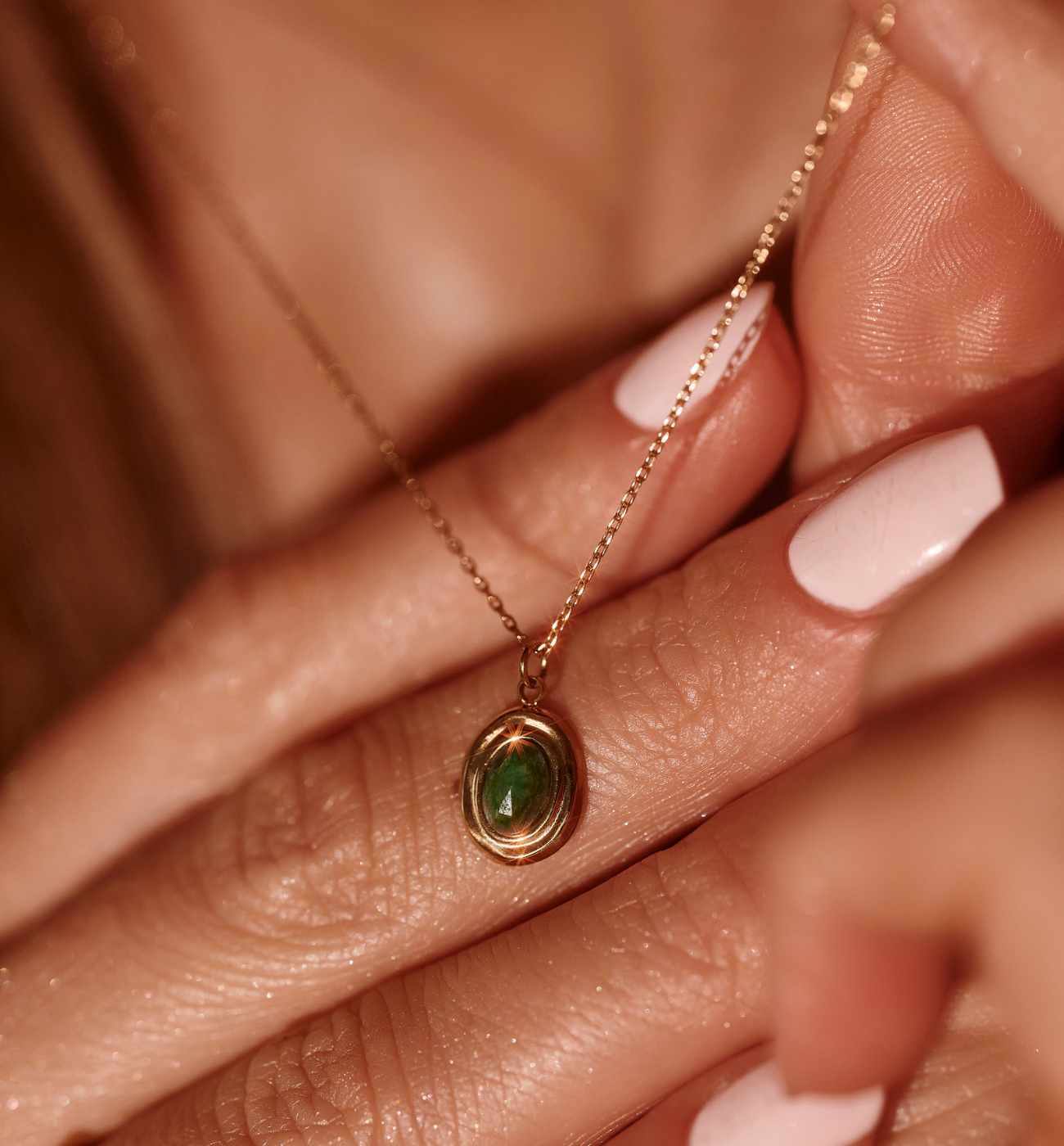 Naszyjnik z jadeitem afrykańskim złoty NEA0011