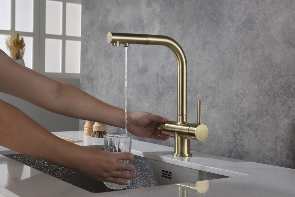 Blue Water Apala bateria kuchenna z podłączeniem wody filtrowanej mosiądz