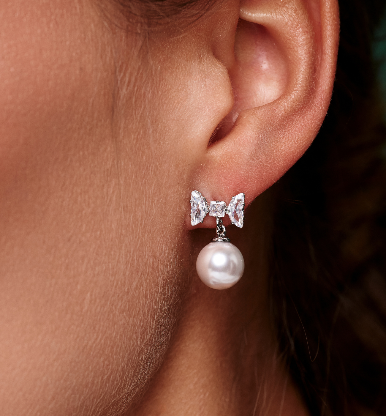 Kolczyki srebrne z perełką i cyrkoniami KPE0189