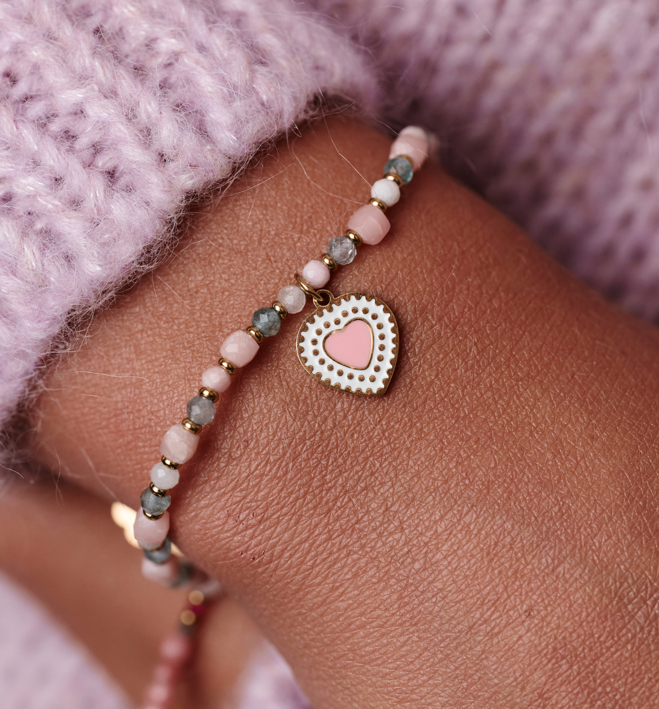 Bransoletka pastelowa z serduszkiem - By Dziubeka