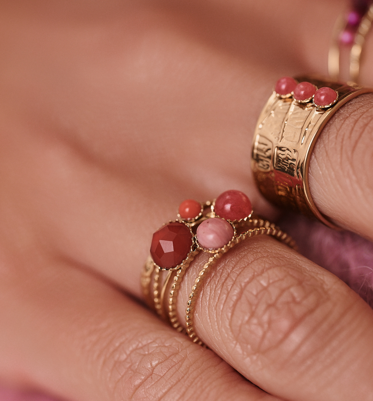 Pierścionek z rodonitami i jadeitami PEA0086