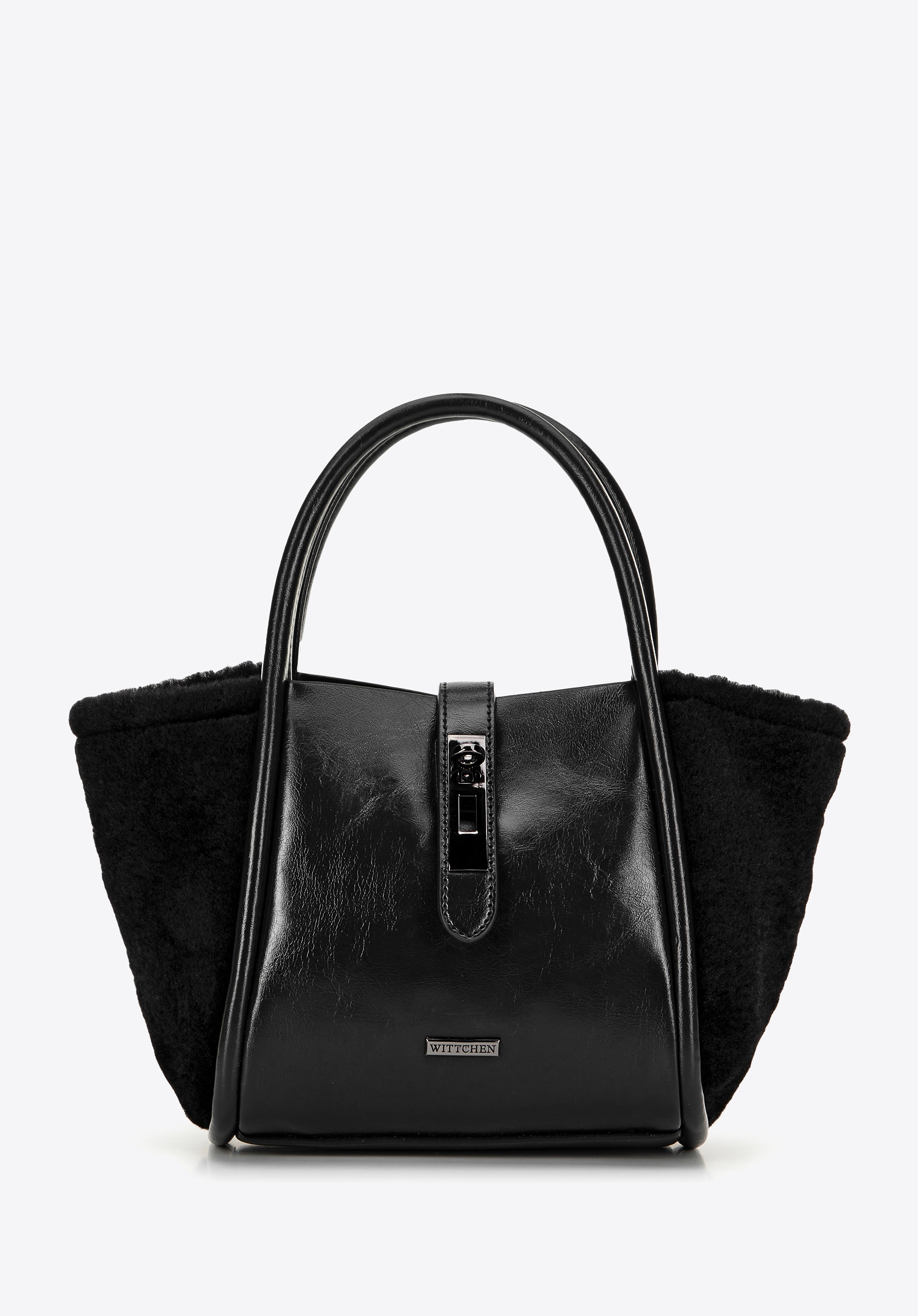 Damski kuferek z połyskliwej ekoskóry czarny