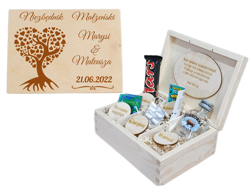 Drewniane pudełko, prezent niezbędnik małżeński.