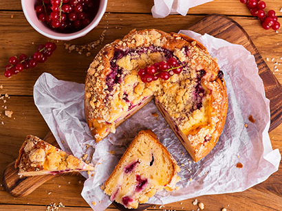 Ciasto Twarogowe z Czerwonymi Porzeczkami 550 g - Piekarnie Cukiernie Putka