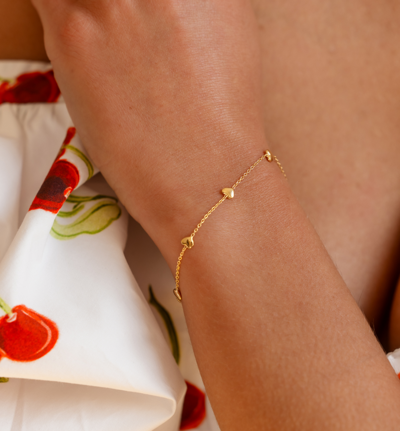 Bransoletka z sercami złota BGG0010