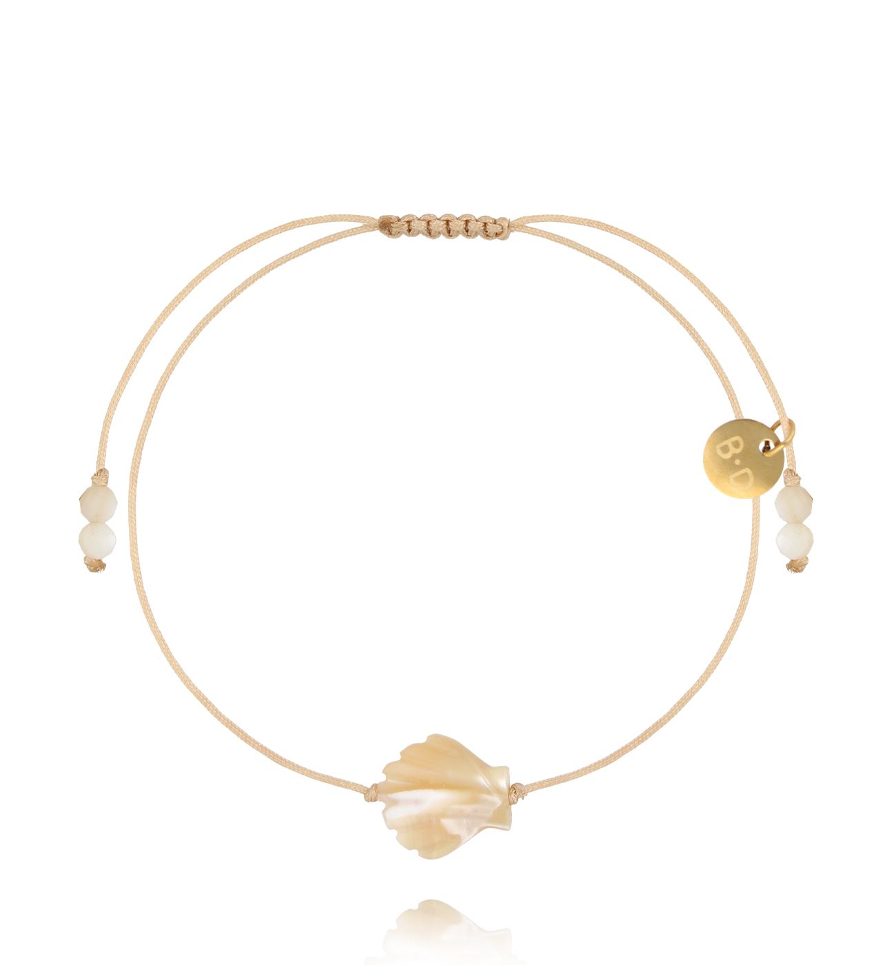 Bransoletka z muszlą na beżowym sznurku BMT0330 - By Dziubeka