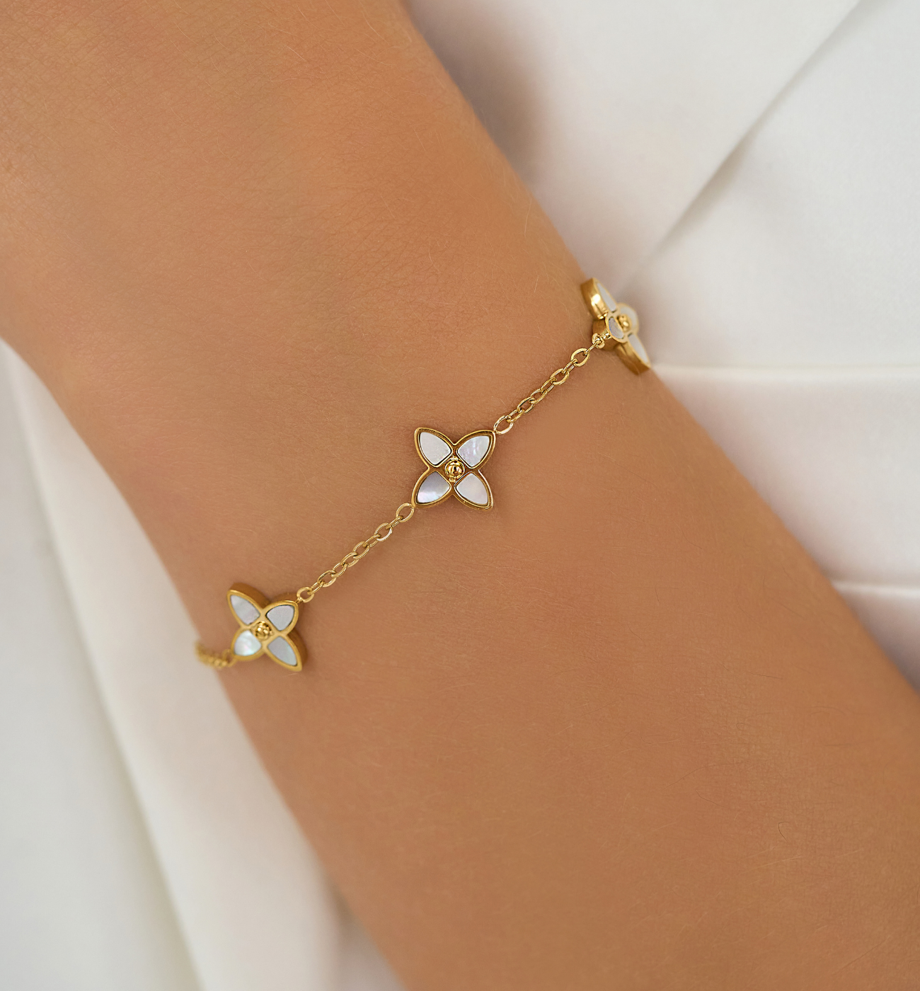 Bransoletka z koniczynkami złota Harmony BSA0631