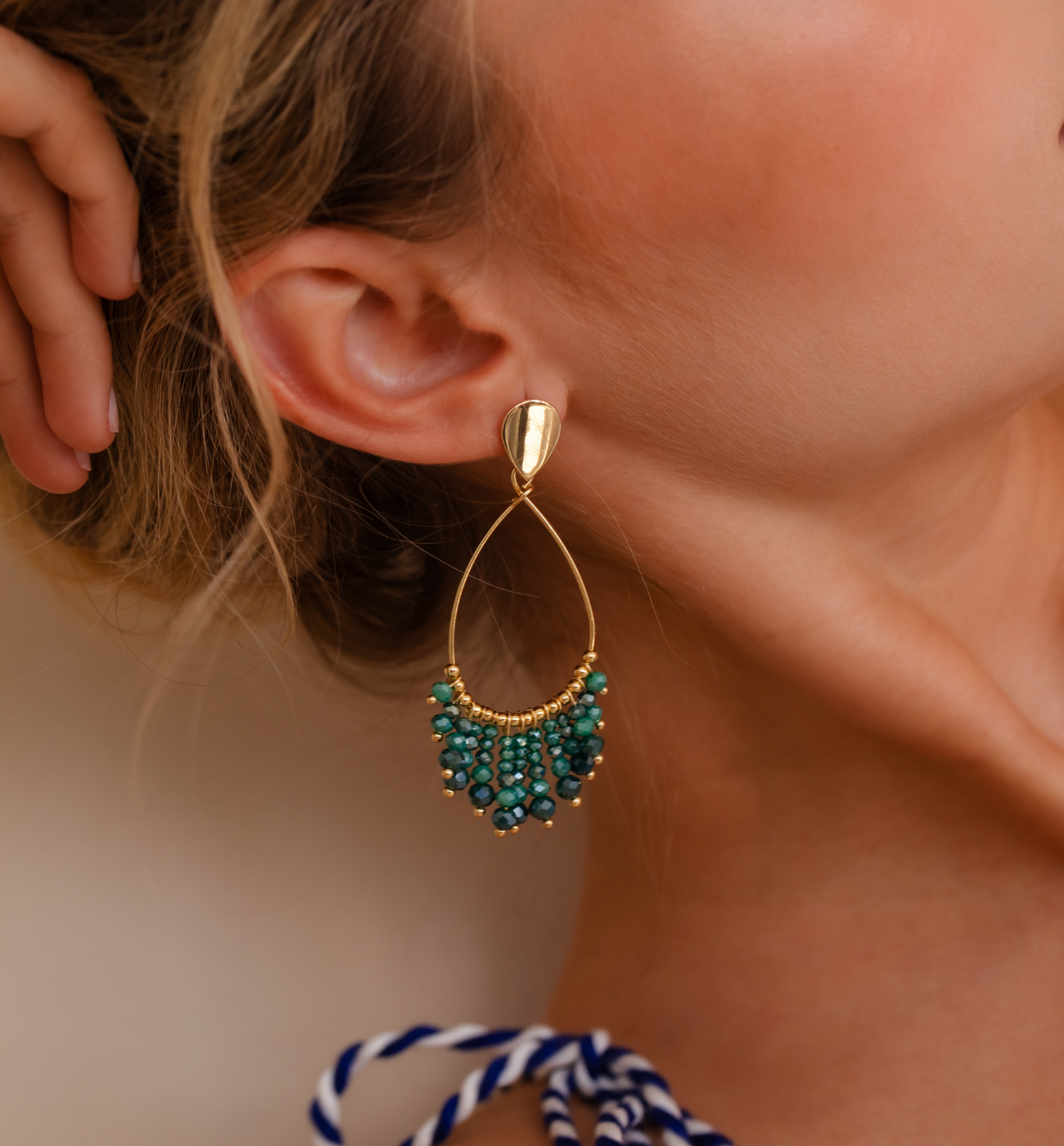 Kolczyki łezki z zielonymi kryształkami KWE0253