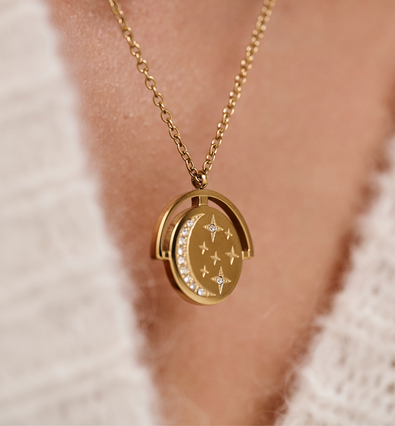 Naszyjnik z zawieszką z księżycem i gwiazdkami Cultivated - By Dziubeka