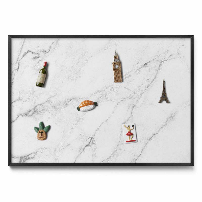 Tablica na magnesy z podróży Tulup 100x70 cm Delikatny jasny marmur w czarnej ramie 1 szt.