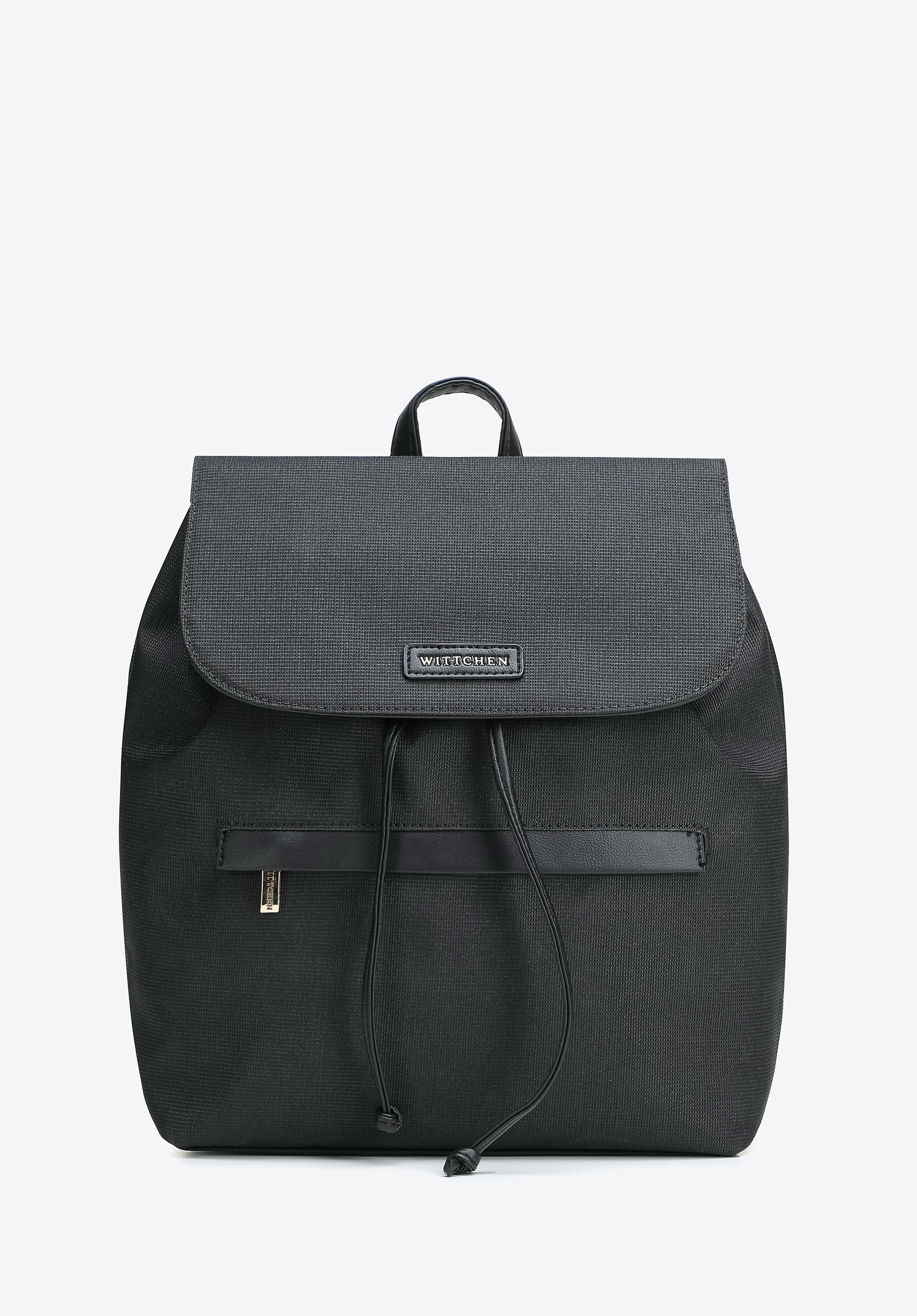 Plecak damski z klapą i troczkiem czarny