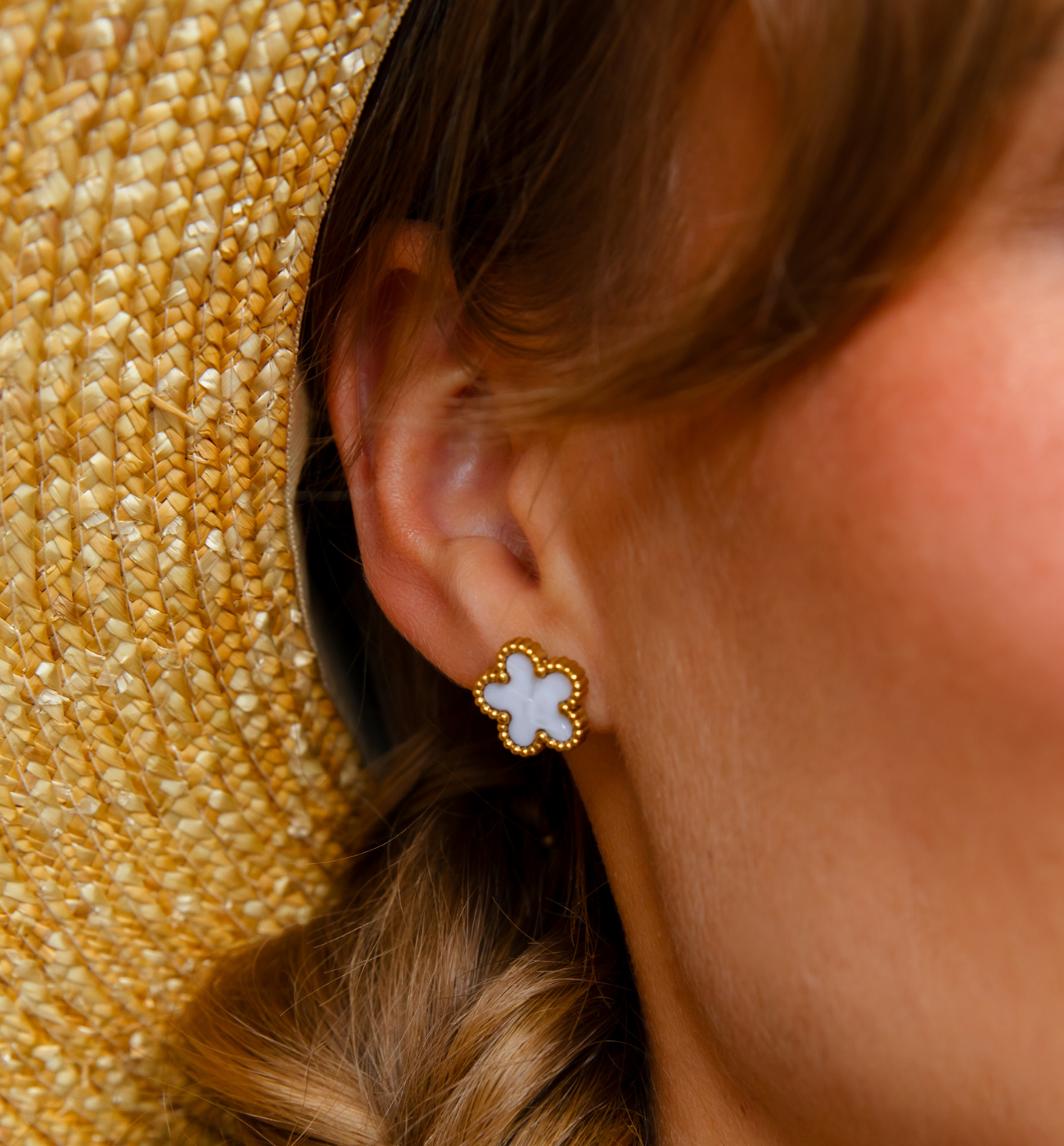 Kolczyki małe kwiatki z masy perłowej KSY0530