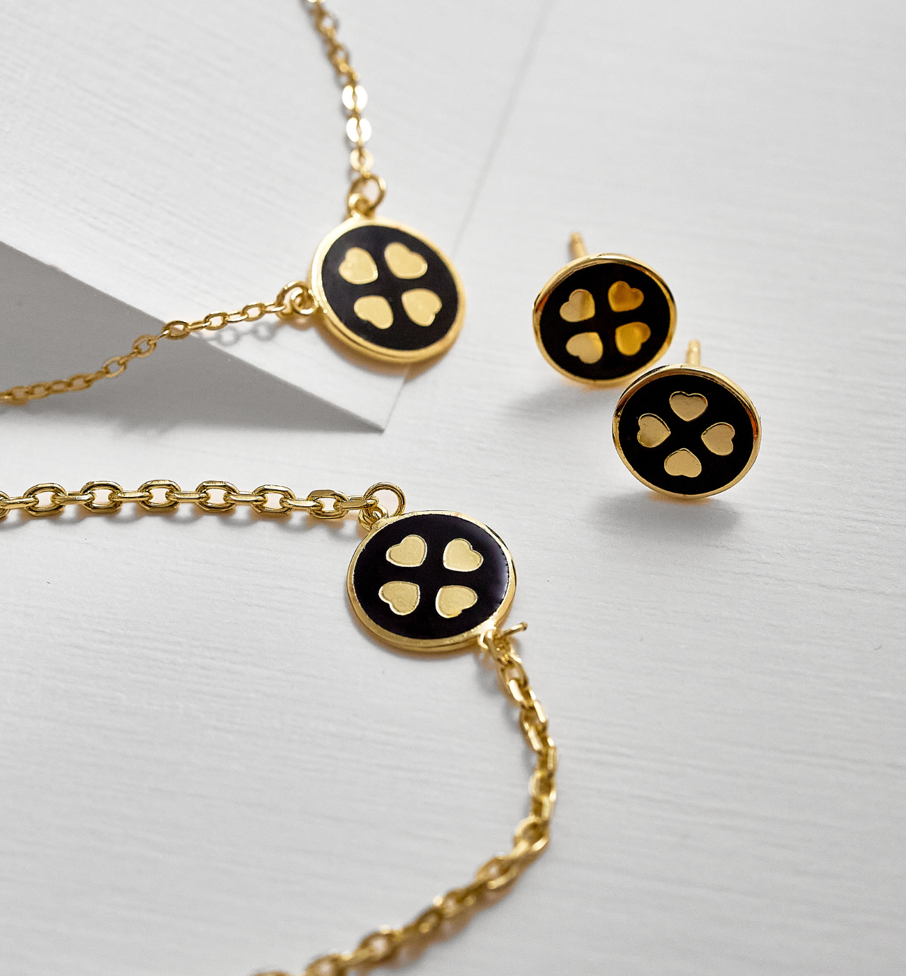 Zestaw złoty z koniczynkami i czarną emalią Candyland ZCA0018 - By Dziubeka