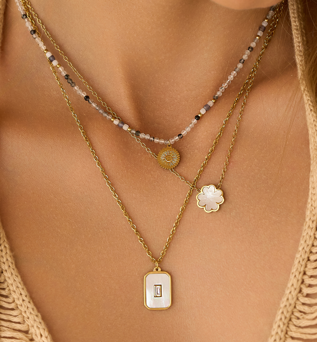 Naszyjnik szaro biały z zawieszką NTW1304