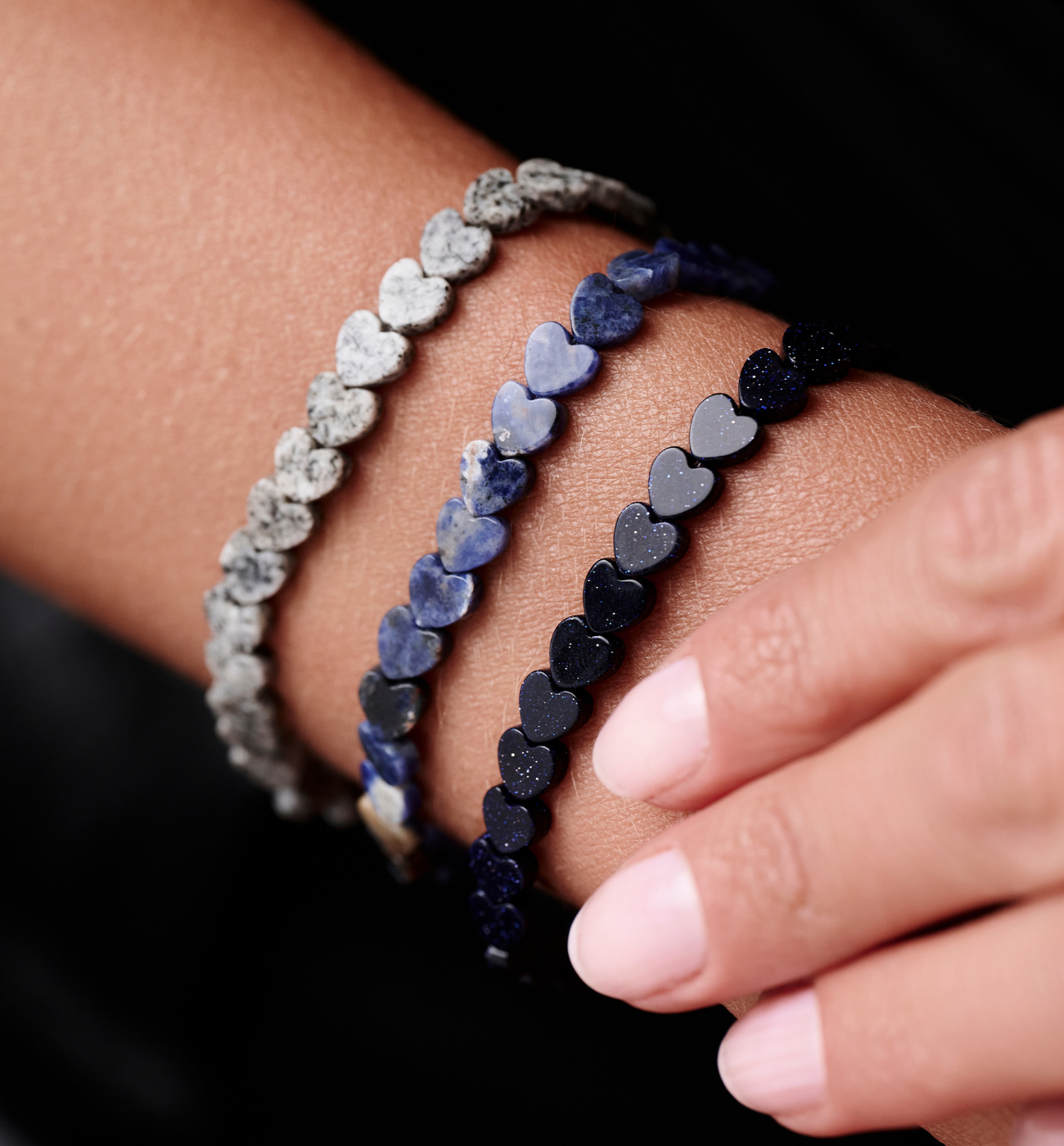 Zestaw bransoletek z kamieni naturalnych w kształcie serc ZN0158