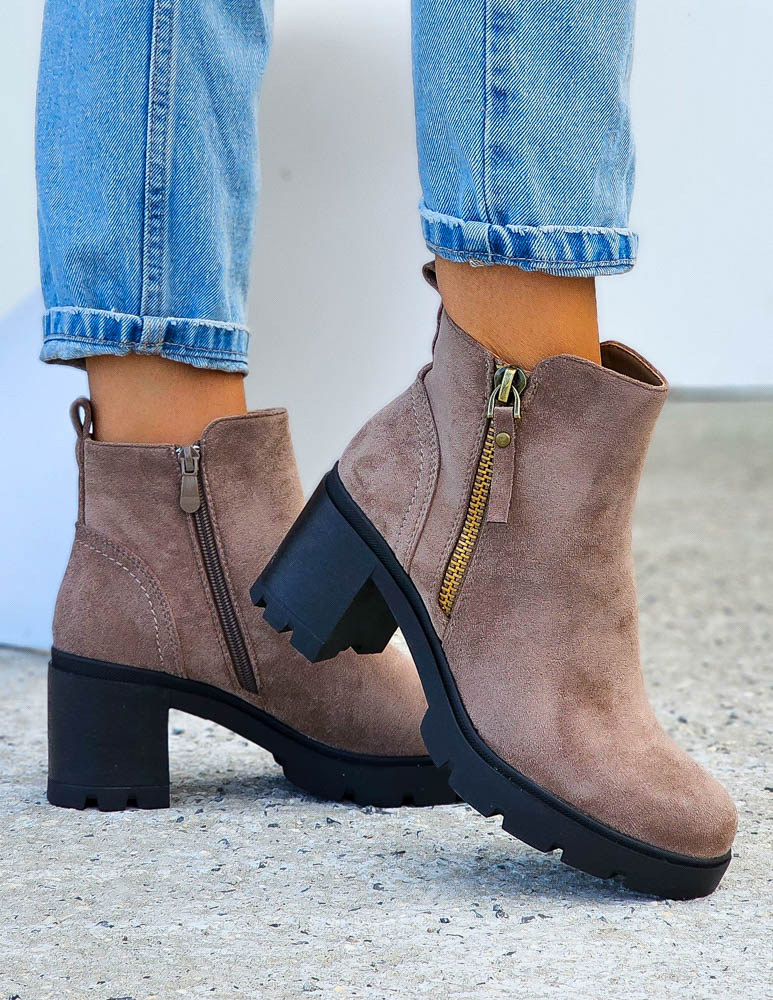 Zamszowe Botki Blogerki Na Słupku Martins Coffe