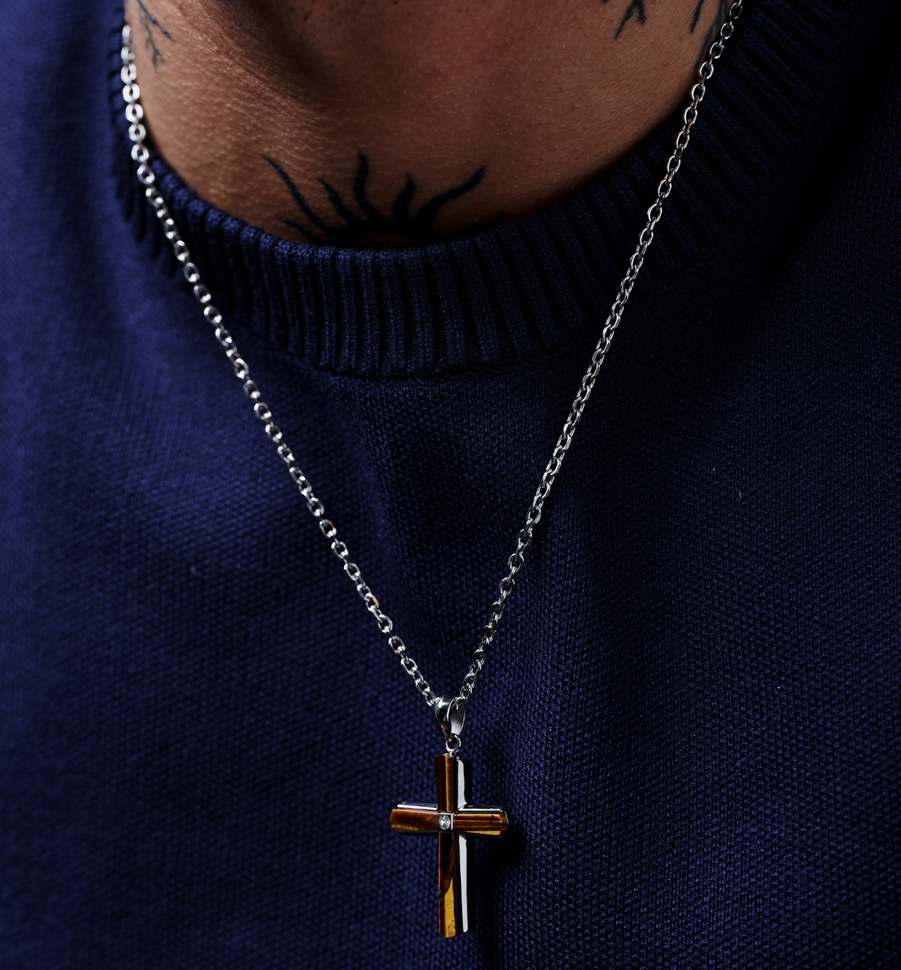 Naszyjnik z krzyżem i tygrysim okiem NMITC0197