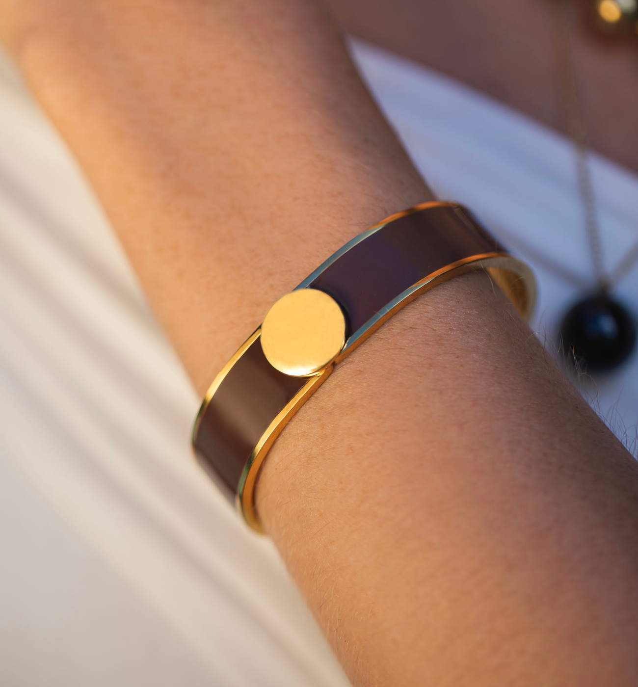 Bransoletka obręcz z czekoladową emalią BSA0903