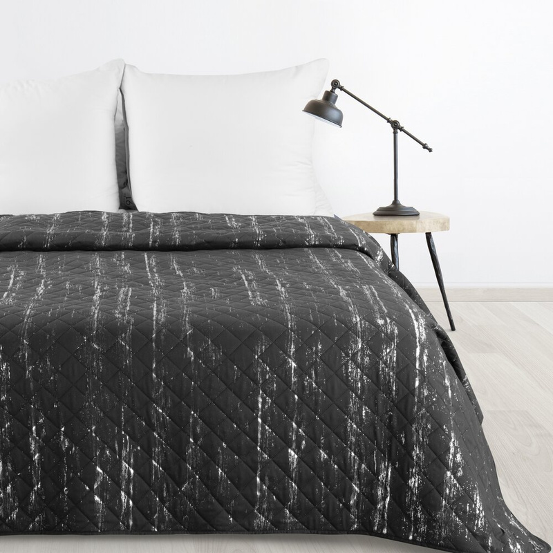 Narzuta na łóżko 200x220 cm BRAVA 1 grafitowa ze srebrnym nadrukiem