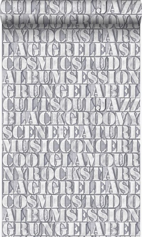 Tapeta Origin Wallcoverings stare żelazne litery składu jasnoszarym 53 cm x 10.05 m - 1 rol.
