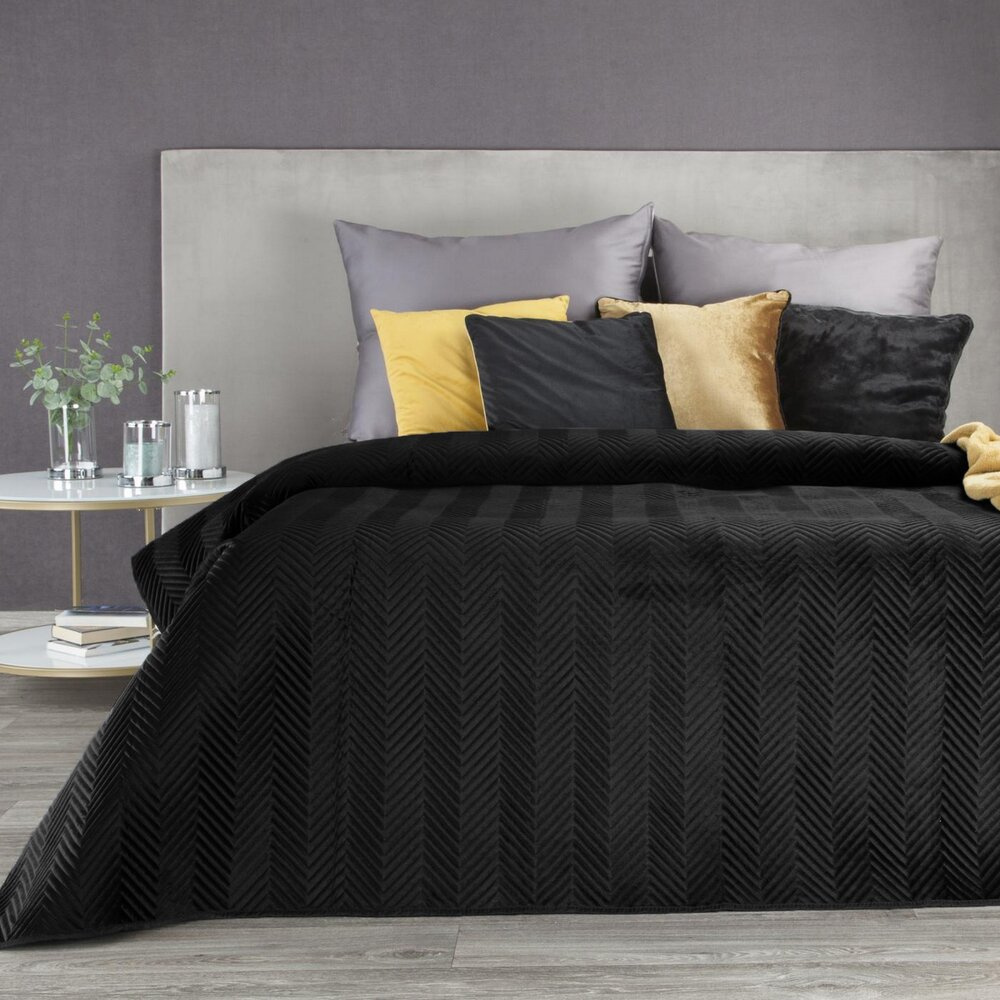 Czarna narzuta 230x260 cm SOFFIE welwetowa pikowana do sypialni