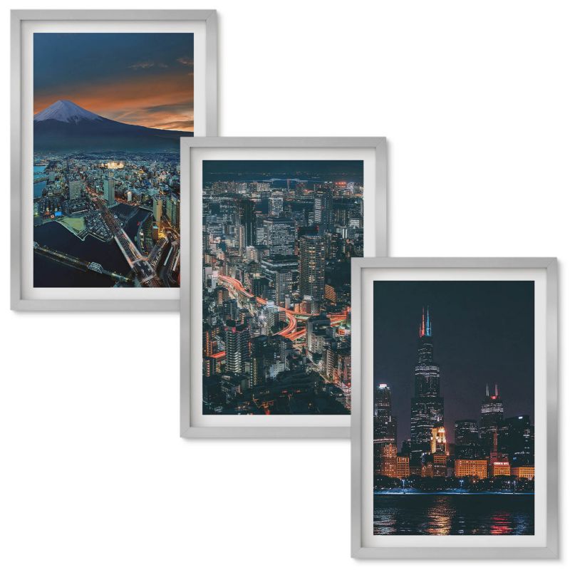 Set Obrazów w Ramie Wallfluent Górski widok miasta nocą Srebrna rama 40x60 cm 3 szt.