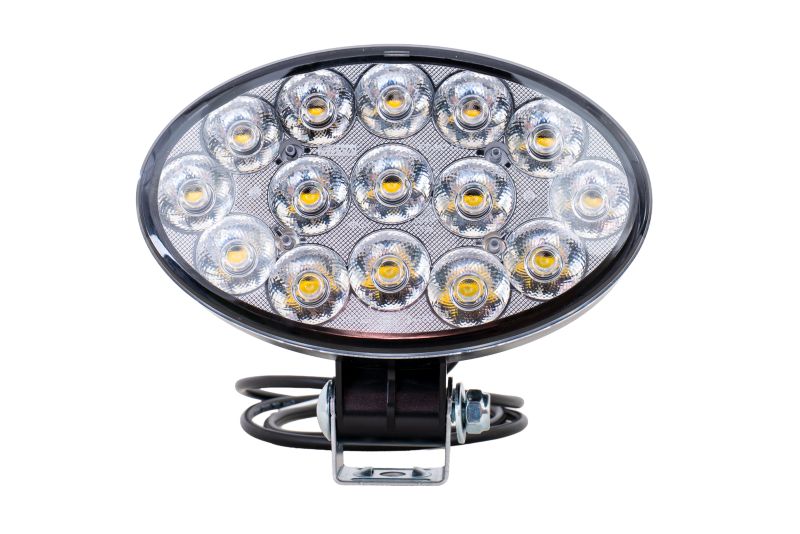 Lampa robocza LED reflektor FRISTOM 15xLED 6100lm do traktora przyczepy 1 szt.