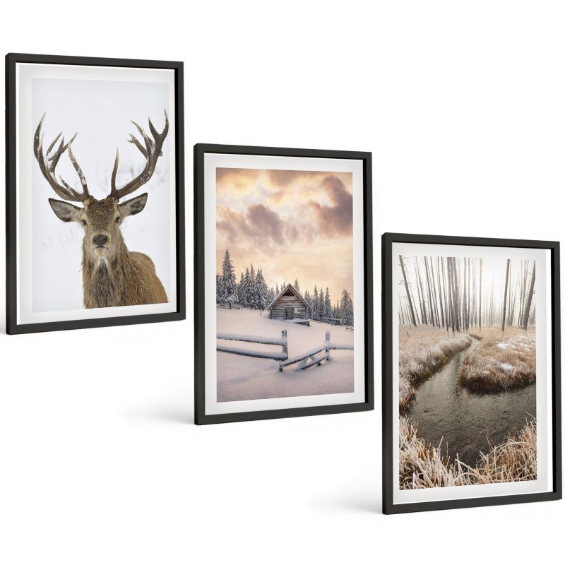 Trzyczęściowy Zestaw Obrazów ArtPrintCave 40x60 cm Czarna rama Zimowy krajobraz jeleń chatka 1 kpl.
