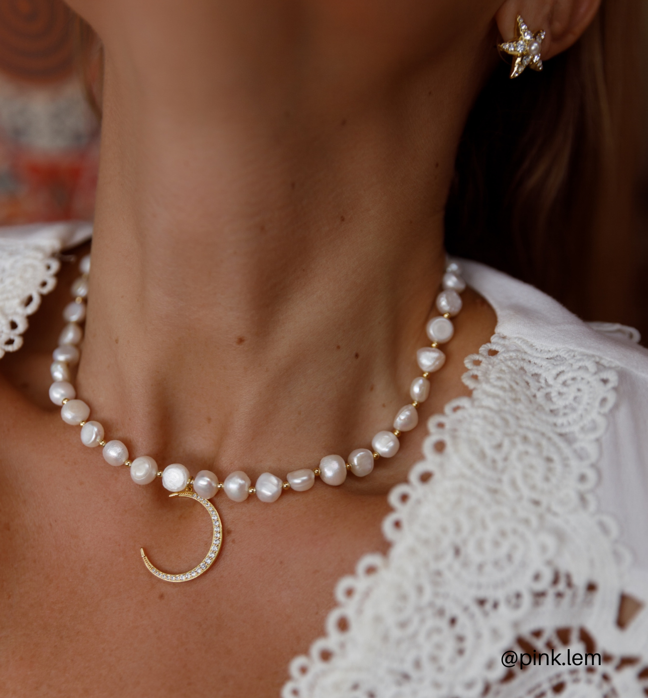 Naszyjnik z białych pereł z zawieszką księżyc Big Moon Pearls NPE0171