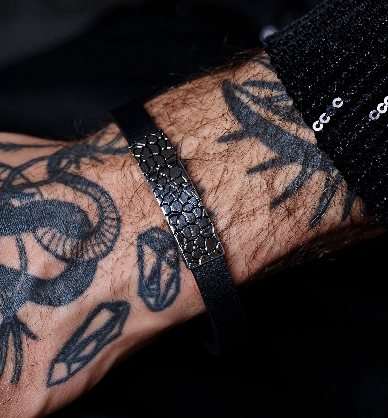 Bransoletka męska czarna skórzana BMITC0996