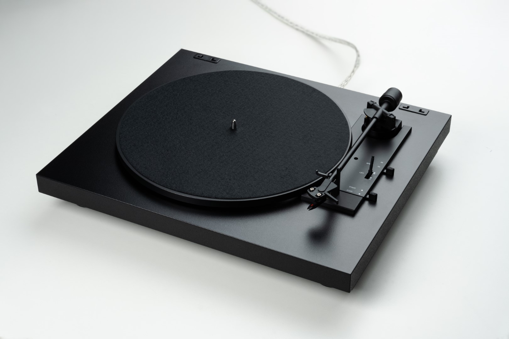Gramofon pro-ject a1.2 (automat z wbudowanym pre-ampem)