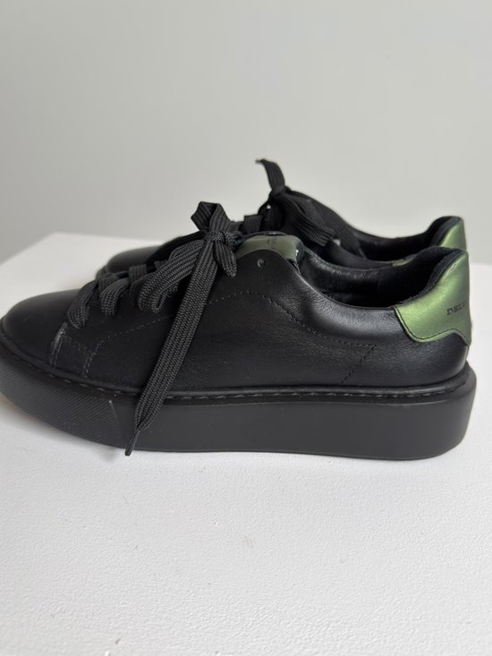 Sneakers 8 Czarny / zielony lico
