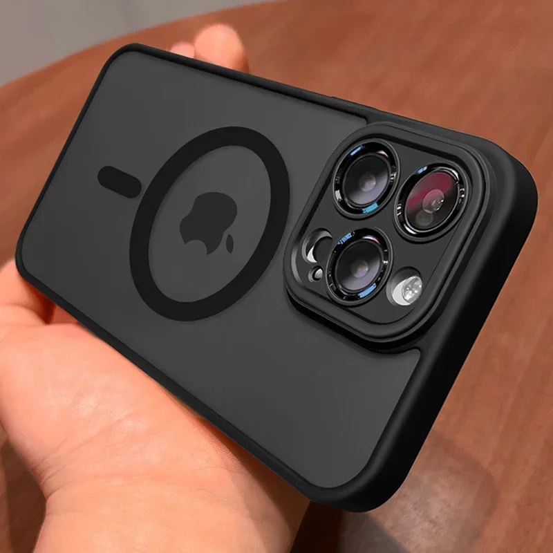 Półprzeźroczyste, magnetyczne case iPhone 02